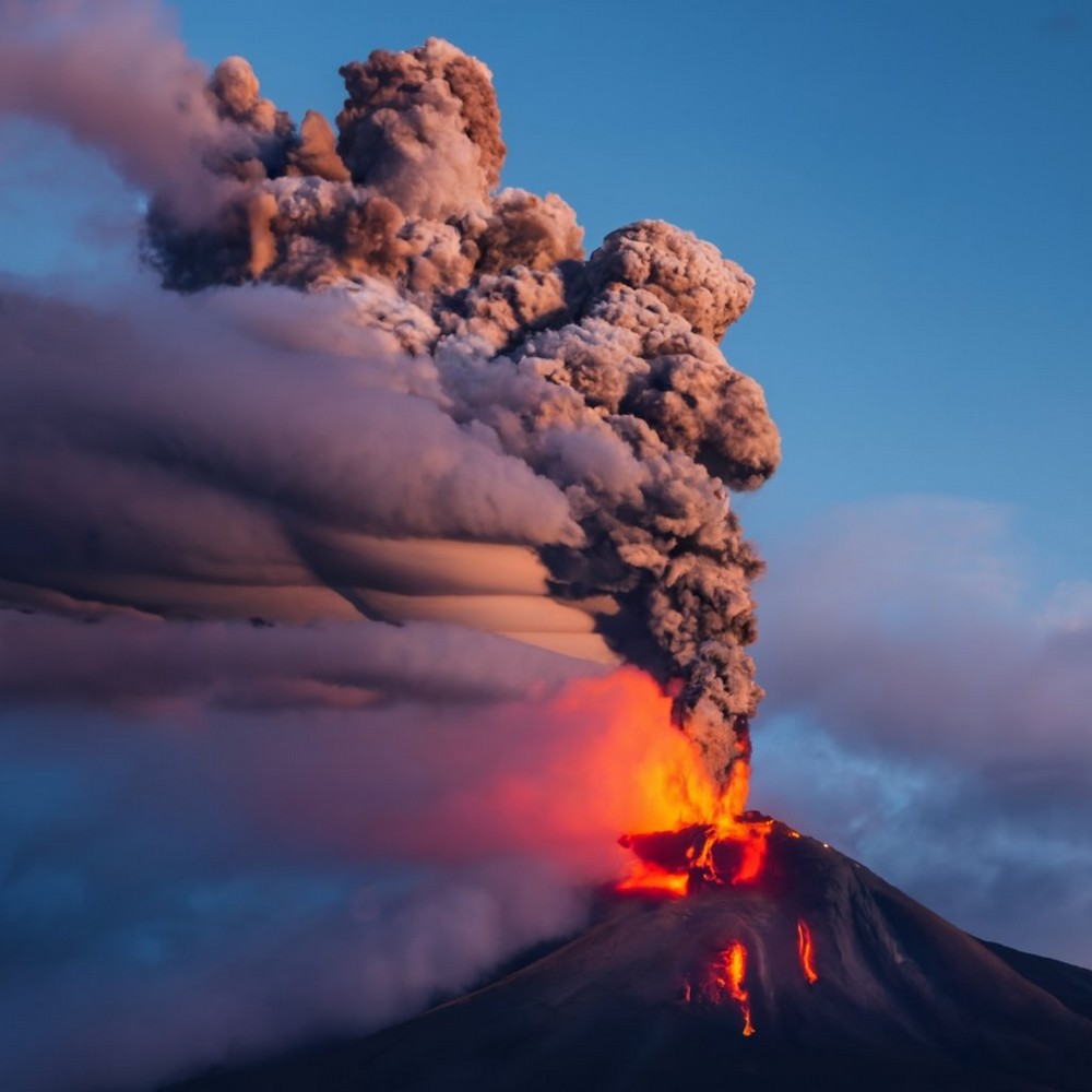 Volcan en eruption